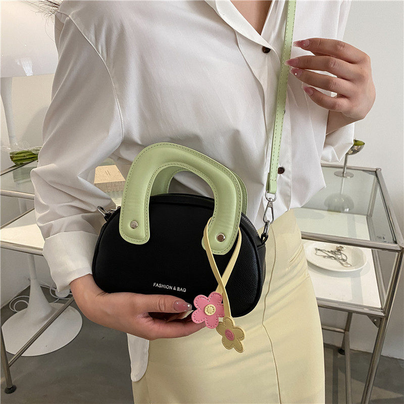Bolso de moda coreano 2025 verano nuevo bolso femenino lindo bolso de hombro de flores en contraste bolso de mensajero con patrón de lichi