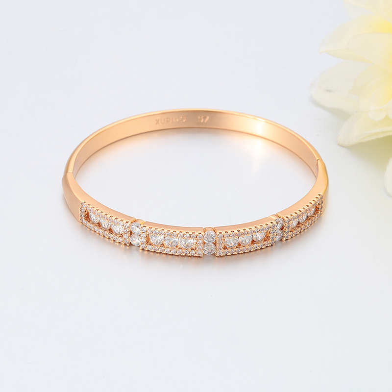 Xuping gemas artificiales simple pulsera retro Europa y América transfronteriza aleación de cobre chapado 18k joyas de lujo ligeras