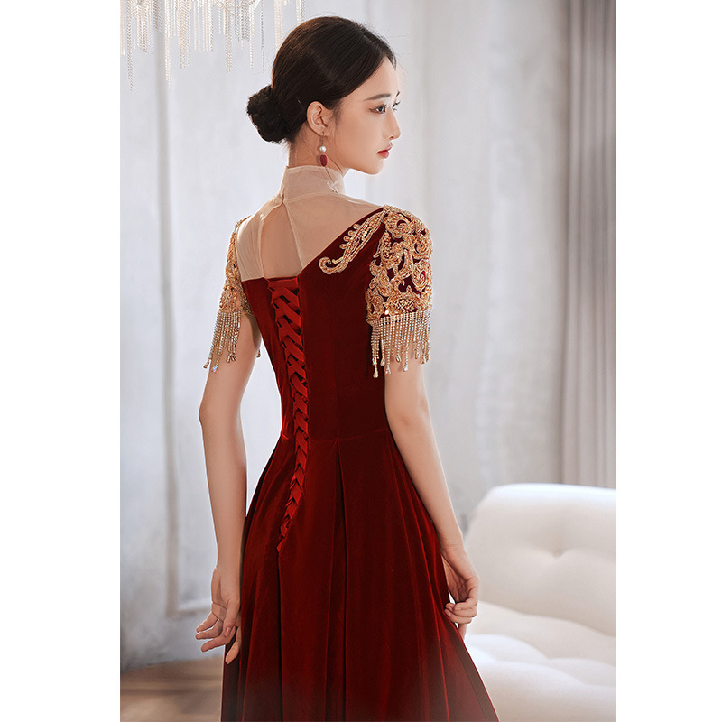 Vestido de novia estilo chino de terciopelo, nuevo estilo 2025, vestido de novia para mujeres pequeñas, vestido de compromiso de otoño y verano, sencillo y elegante.