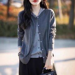 2025秋冬新款时尚气质女慵懒风撞色假两件连帽精纺羊毛毛衣开衫