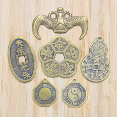 Protect the sky, protect the earth, eight trigrams, plum blossom copper coins, brass accessories, genuine copper bat coins, auspicious gourd pendant, longevity and wealth, guardian.
