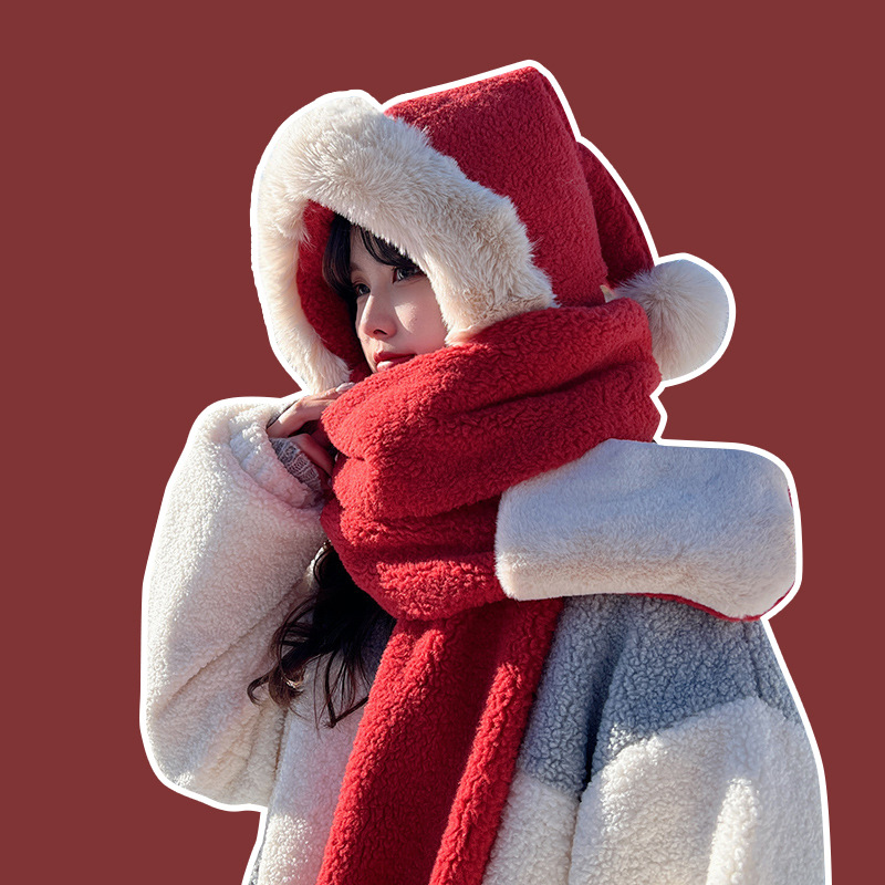 Combining a hat, a winter scarf, and a pair of warm ear muffs, this set is suitable for round faces and features a stylish Korean design.