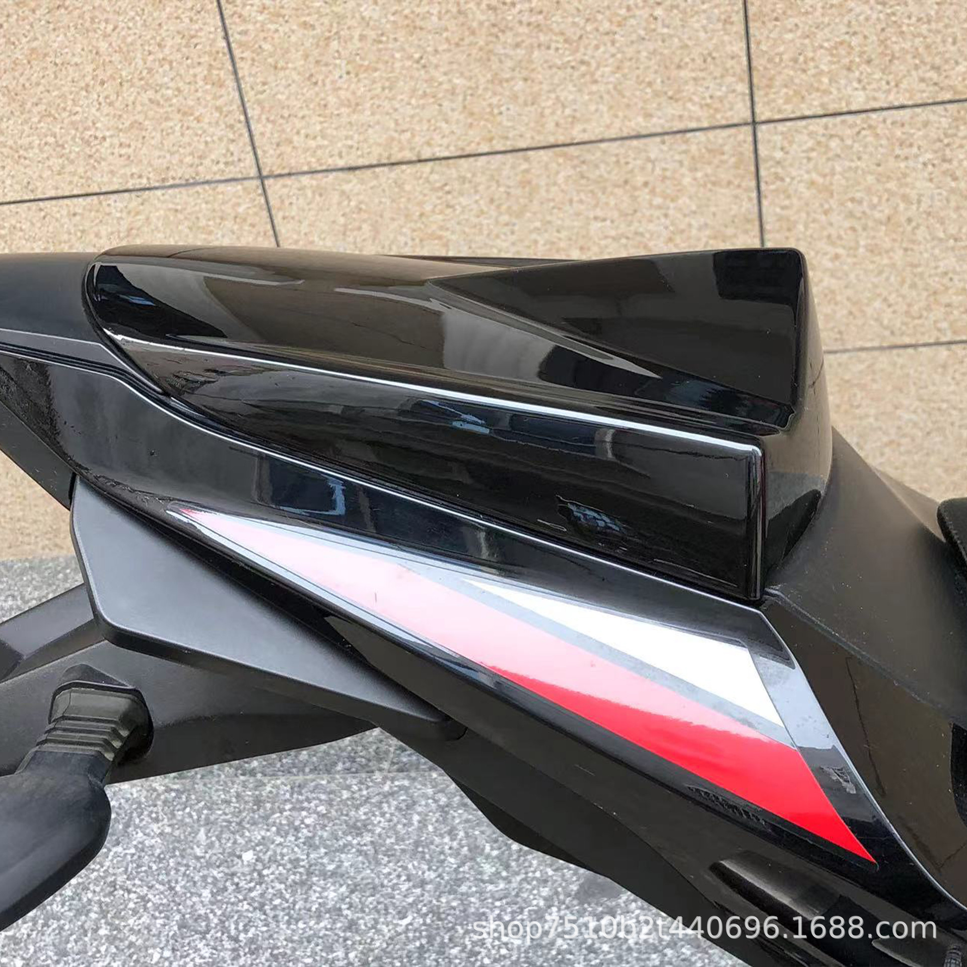 Suitable for Suzuki Gsx250/Gsx250R Modified Rear Hump Rear Tail Cover 3Rd Generation Rear Hump from 21 to 26 Years
