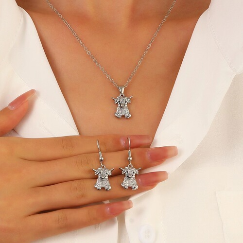 New Cross-Border European and American Cartoon Cow-Shaped Earring & Necklace Set – Stylish, Versatile, and Playful Animal-Themed Jewelry Accessory Kit