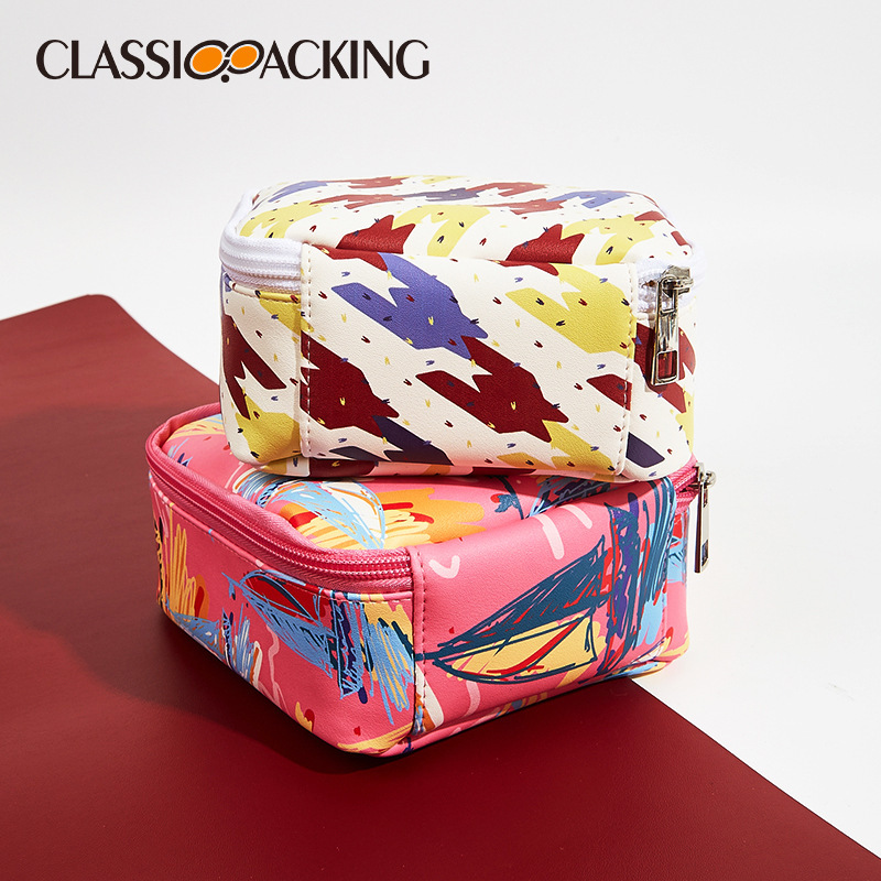 Ins Mini Aunt Toalla Bolsa de almacenamiento Bolsa de almacenamiento cuadrada portátil Bolso cosmético impermeable sobre rojo multifuncional