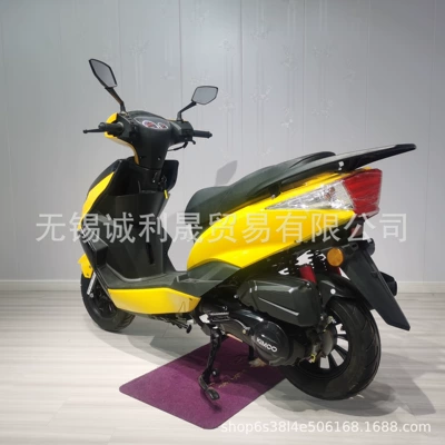 Motosikletlər Fuel-Powered Two-Wheeled