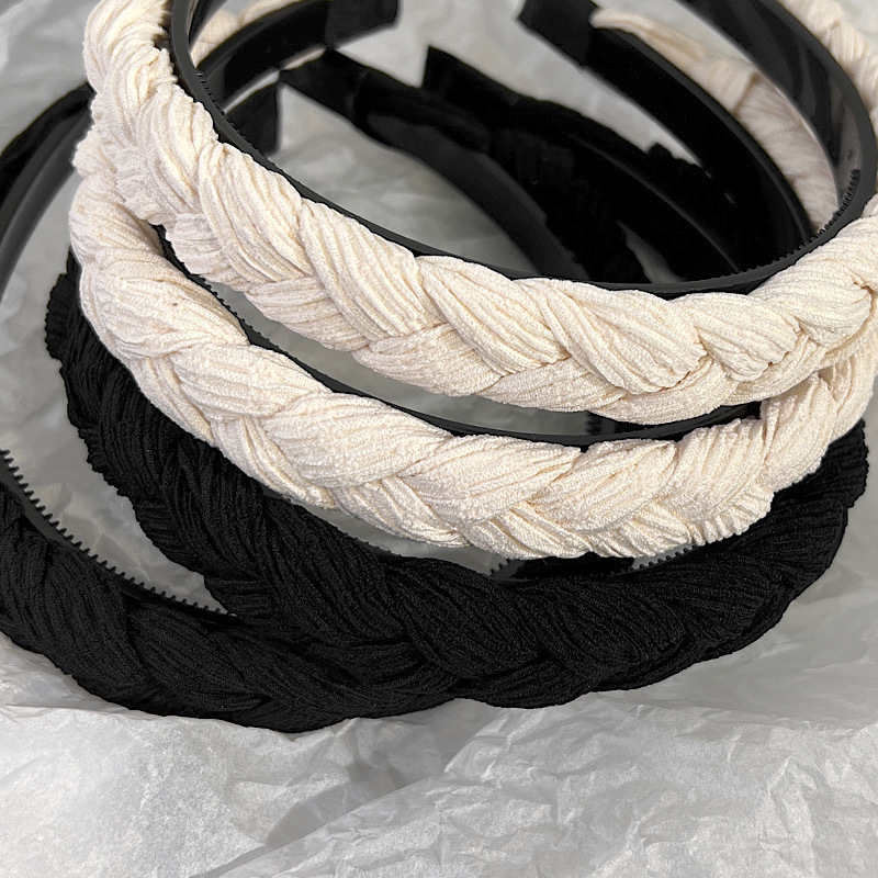 French Style Woven Twisted Braid Headband Non-slip Outer Wear Retro Headband display picture 4