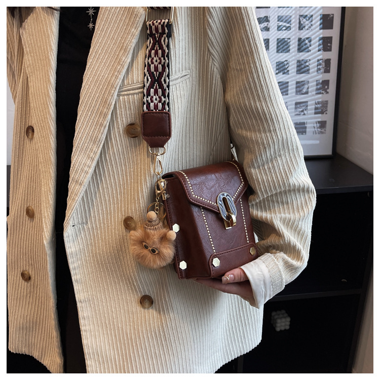 This year's popular Korean version of small for women 2024 new fashionable broadband crossbody bags, niche mobile_senzul.com