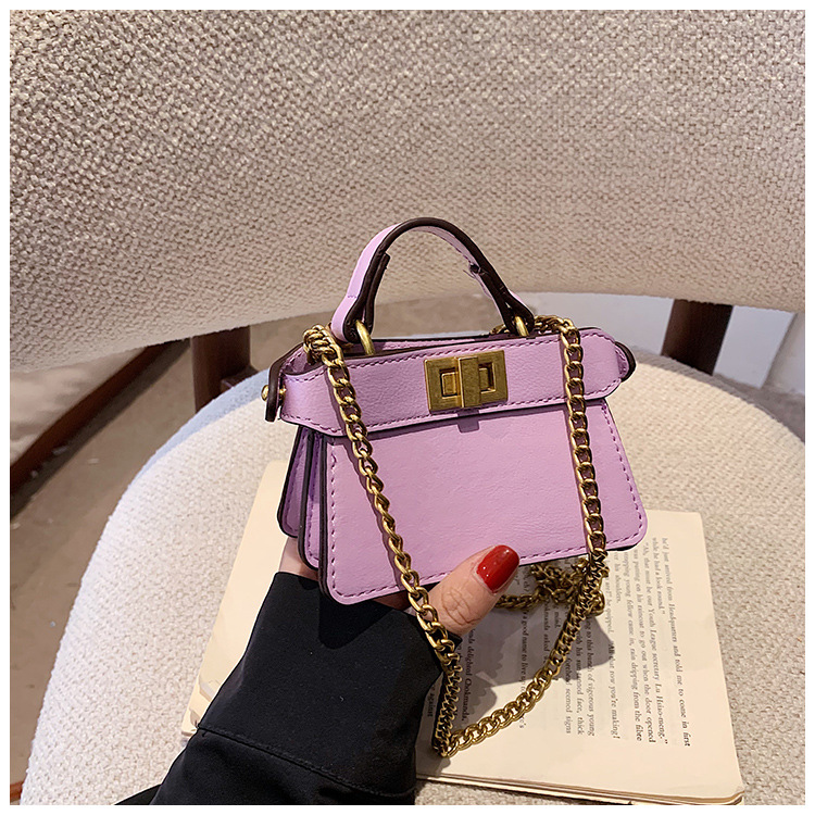 Nuovo stile di sfilata di celebrità di Internet di nicchia Stile di celebrità Stesso stile Borsa per rossetto con catena diagonale a mano con lucchetto a doppia faccia_voghion.com