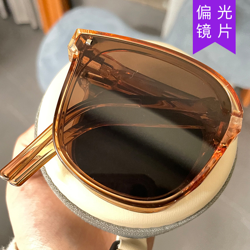 Fashionable retro brand sunglasses