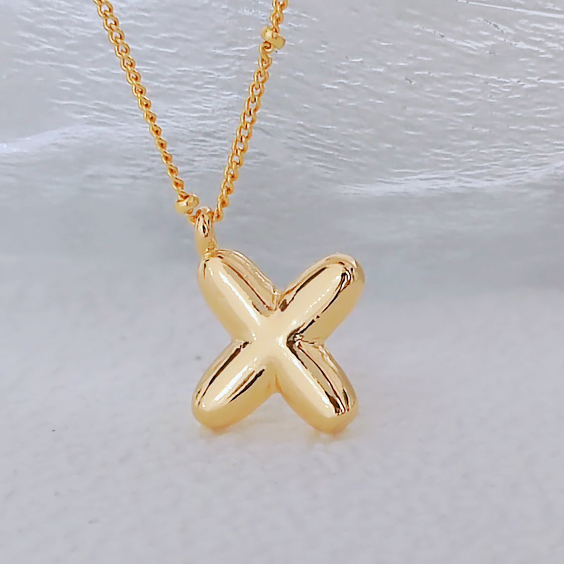 Transfronterizo Amazon venta caliente cobre chapado 18k oro real 26 letras inglesas collar colgante linda cadena de clavícula hip-hop