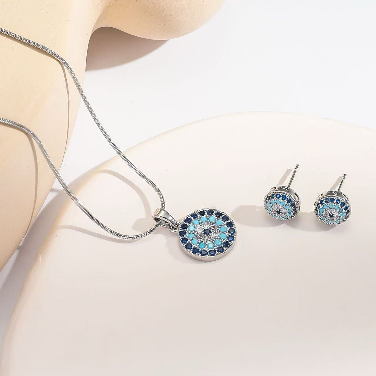 Cross-border exclusive jewelry: Devil's Eye Pendant Necklace, Collarbone Chain, Niche Fashion Eyelash Eye Design Necklace