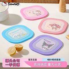 伴糖 & サンリオ正規版シリカゲルマグネット断熱マット冷蔵庫にテーブルマットを貼っています。