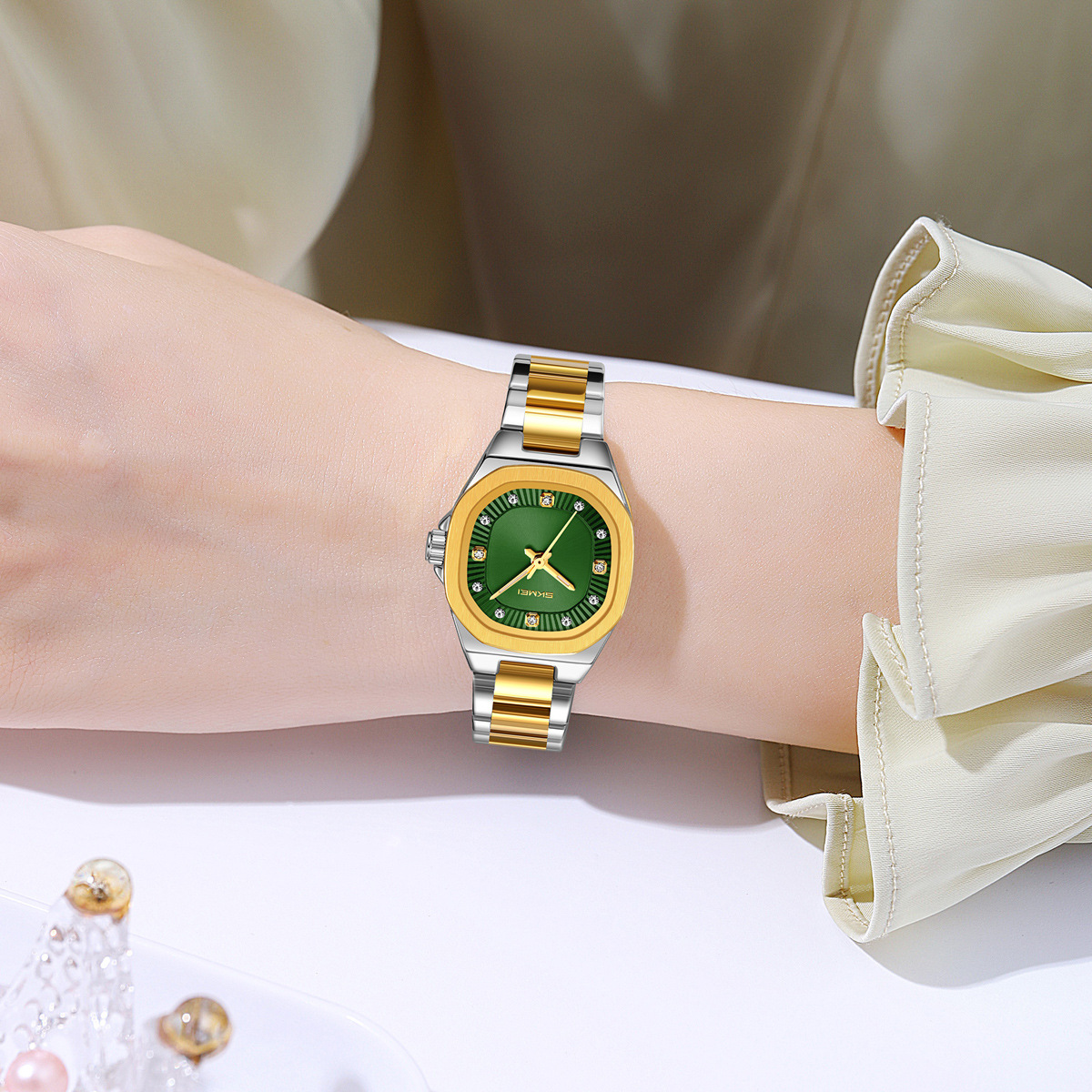 Momento de acero ligero de lujo para mujeres relojes de cuarzo diamantes impermeables relojes de negocios comercio exterior al por mayor regalos fábrica personalizada