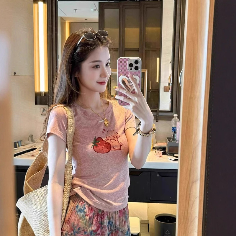 High-End Pink Strawberry Rabbit Short-Sleeve T-Shirt for Women, 2025 New Model, Unique and Chic, Niche Plus-Size Top