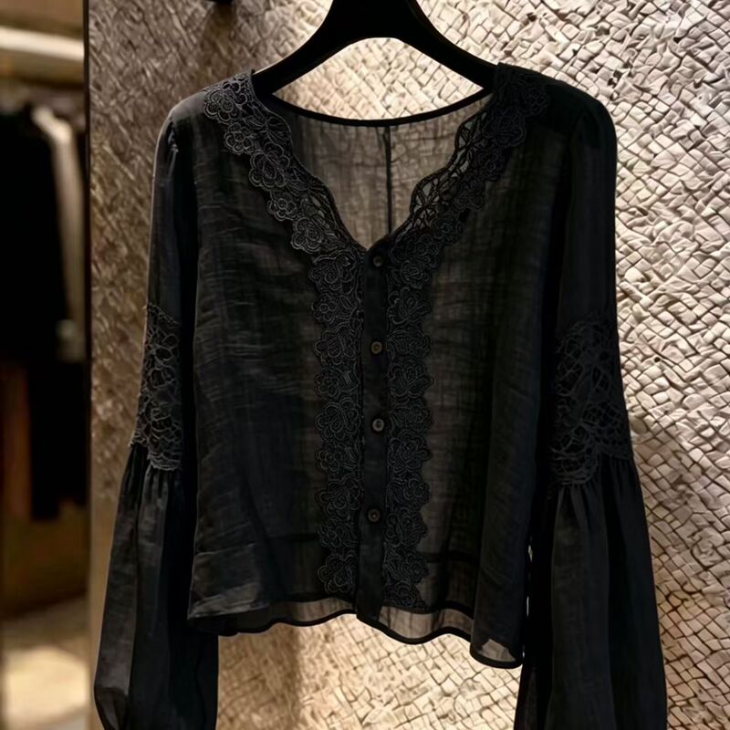 Lace-spliced lightweight long-sleeve shirt for women, 2026 autumn new design, loose fit, slimming, elegant V-neck top Lace-spliced lightweight long-sleeve shirt for women, 2026 autumn new design, loose fit, slimming, elegant V-neck top