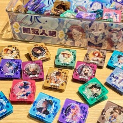 アニメの周辺の四角いアクリルのお尻は50箱を挟んでアクリルの展示箱を持っています。