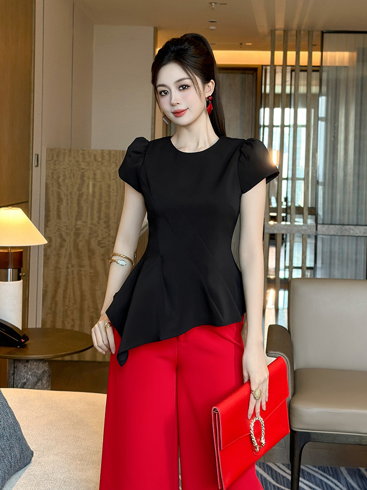 Áo thun nữ cổ tròn xếp ly ôm sát dáng nhỏ — Màu đen