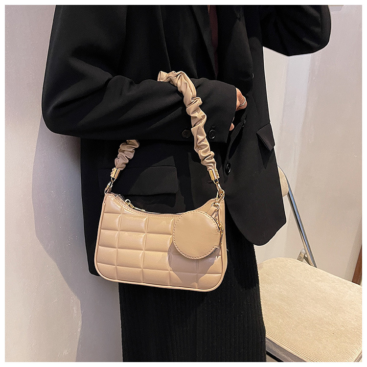 Autumn And Winter Underarm Bag Fashion Shoulder Bag Retro Wild Autumn And Winter Messenger Bag display picture 4