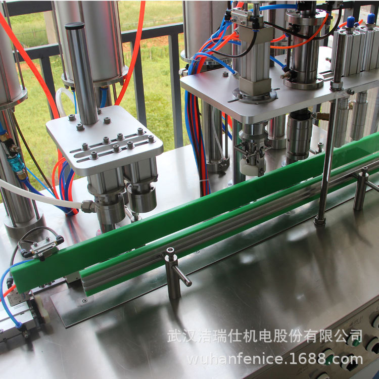 Máquina de llenado de aerosol Cuatro en Uno máquina de llenado de aerosol de medicina blanca herida máquina de llenado de aerosol de desinfección de tanque de compresión