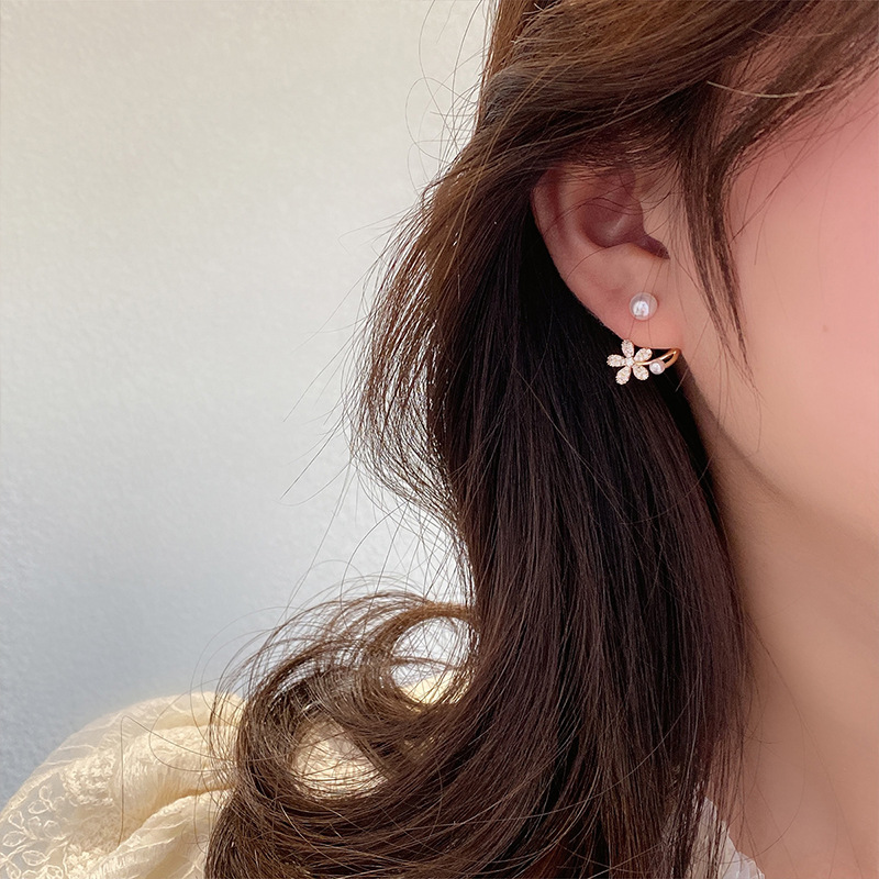 Artificial Pearls, Rhinestones Inlay Material 1 Pair Sweet Flower Alloy Plating Inlay Artificial Pearls Rhinestones Women's Ear Studs