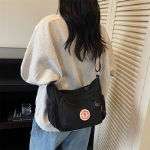 跨境时尚斜挎包潮2025秋冬新款休闲轻便休闲包通勤百搭单肩斜挎包