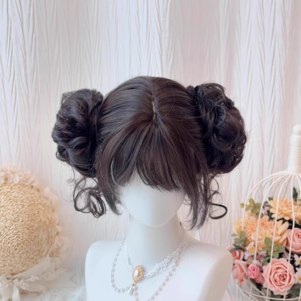 Koni Wig [Sweetheart Double Buns] Kort rett parykk for kvinner med avtakbare blomsterboller, Lolita-stil