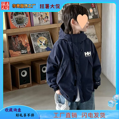 男童外套春秋季2025新款防水帅气宽松中大童冲锋衣工装风连帽风衣