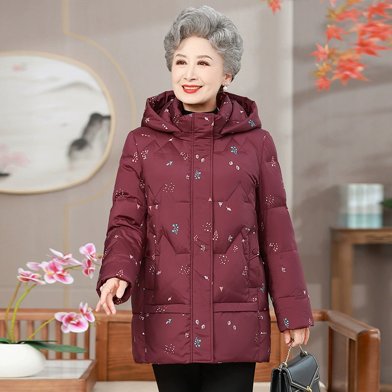 Пожилая мама пуховик средняя длинная зимняя куртка бабушка модный принт осень-зима с капюшоном теплая топ