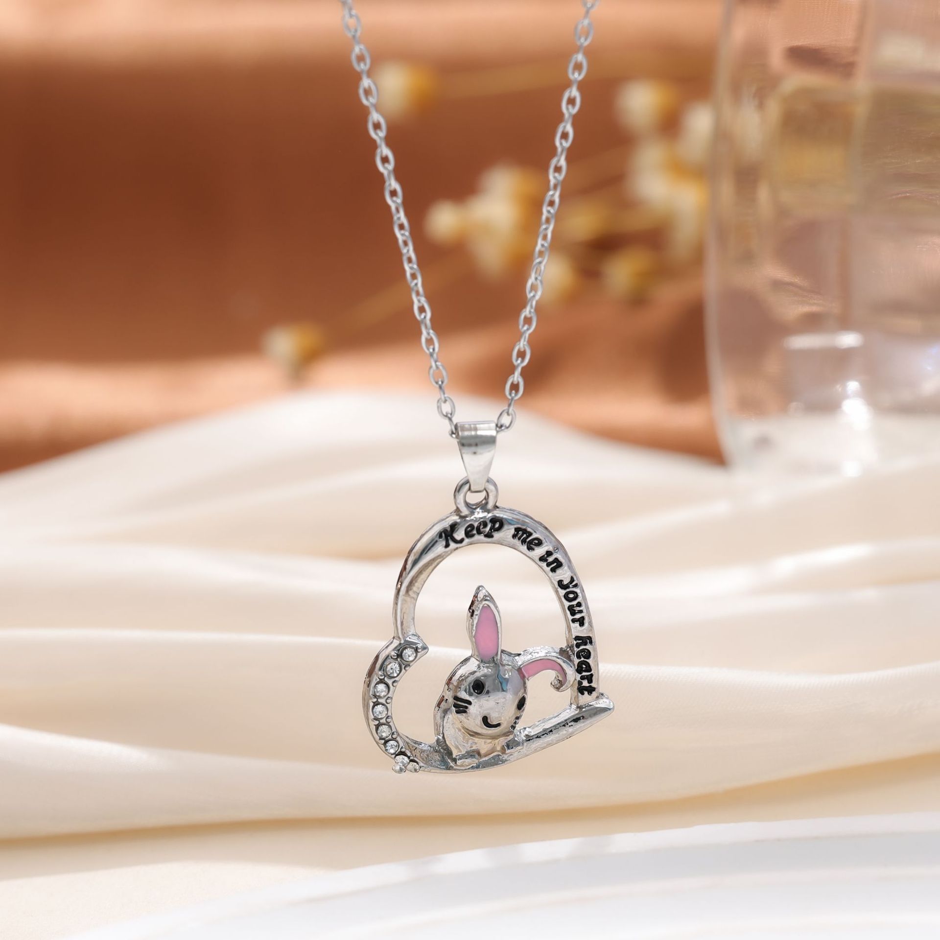 Venta caliente transfronteriza europea y americana colgante de amor de diamantes coloridos en forma de corazón collar de mujer collar de unicornio regalo del día de la madre
