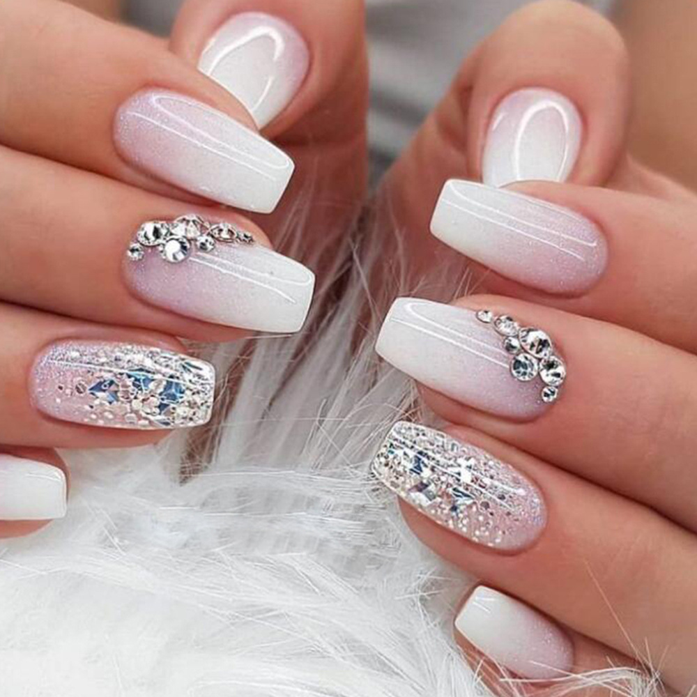 Ventas transfronterizas en caliente de color blanco de polvo de diamante de brillo de manicure ligero lujoso exquisito viento desgaste de uñas 24 piezas de parche de uñas