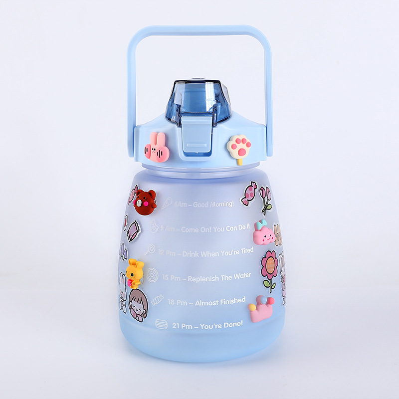 Taza de agua de plástico de grado alimenticio de gran capacidad de color gradiente portátil de paja de dibujos animados taza de abdomen de gran mango elástico tetera de agua