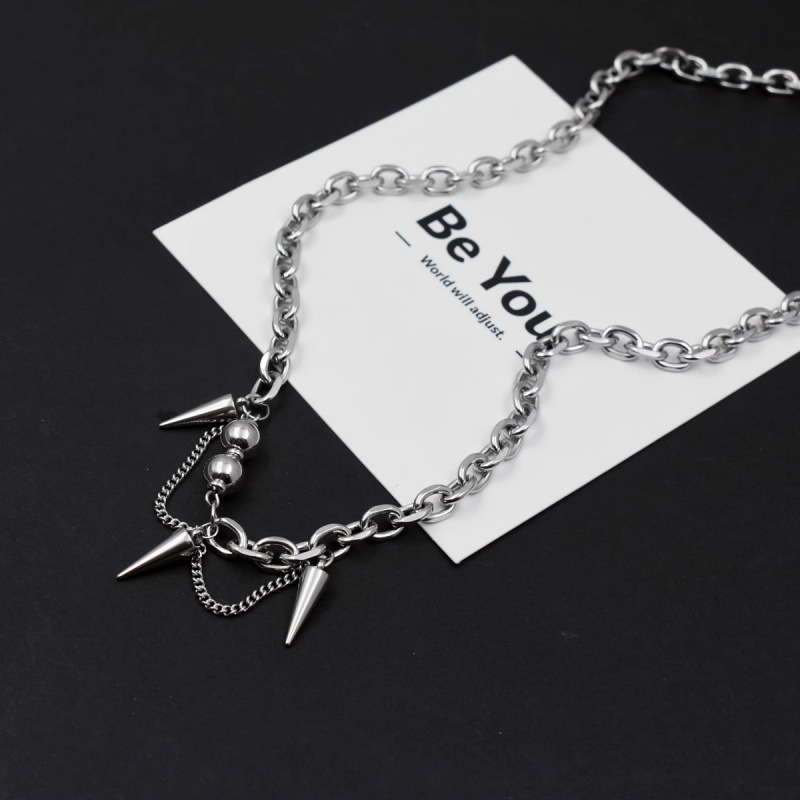 Halskette mit Quastennieten aus Titanstahl, Herren-Punk-Stil, Hip-Hop-Anhänger, Nischendesign, minimalistische Schlüsselbeinkette, Damen_voghion.com