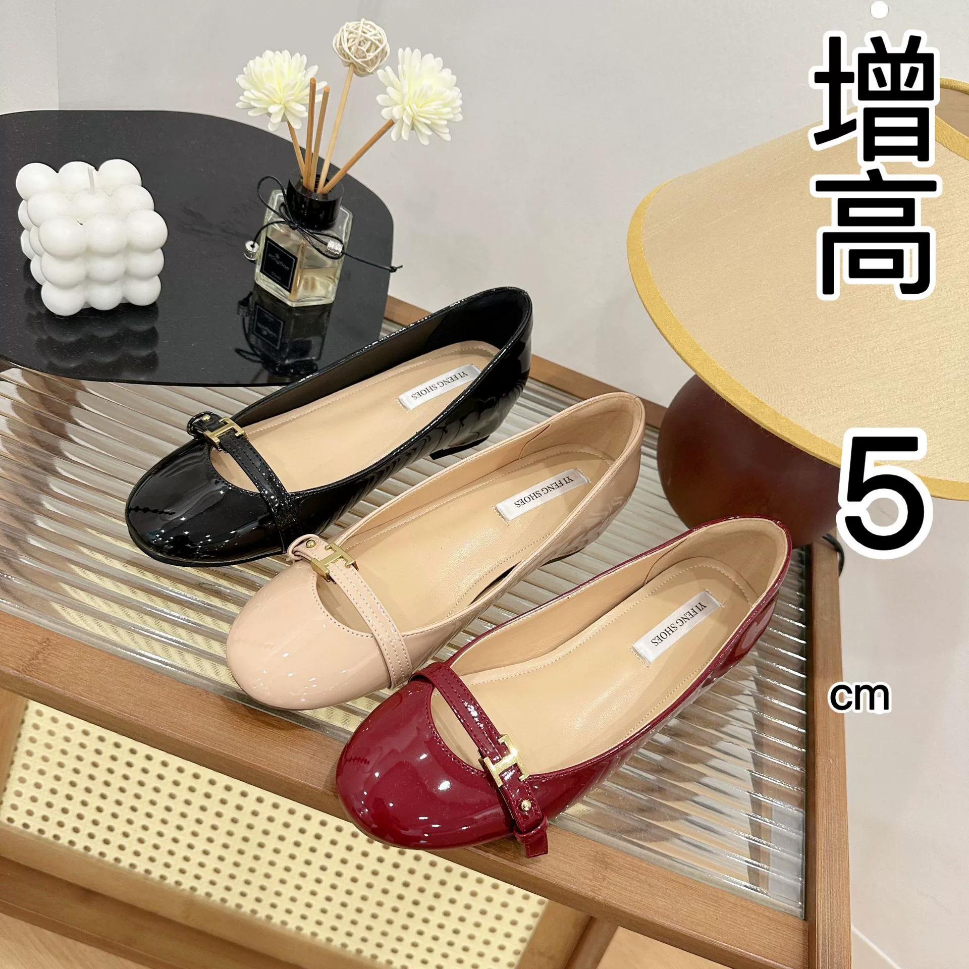 Увеличение на 5 см. Маленькая ароматная металлическая пуговица с круглой головкой и мелким ртом.