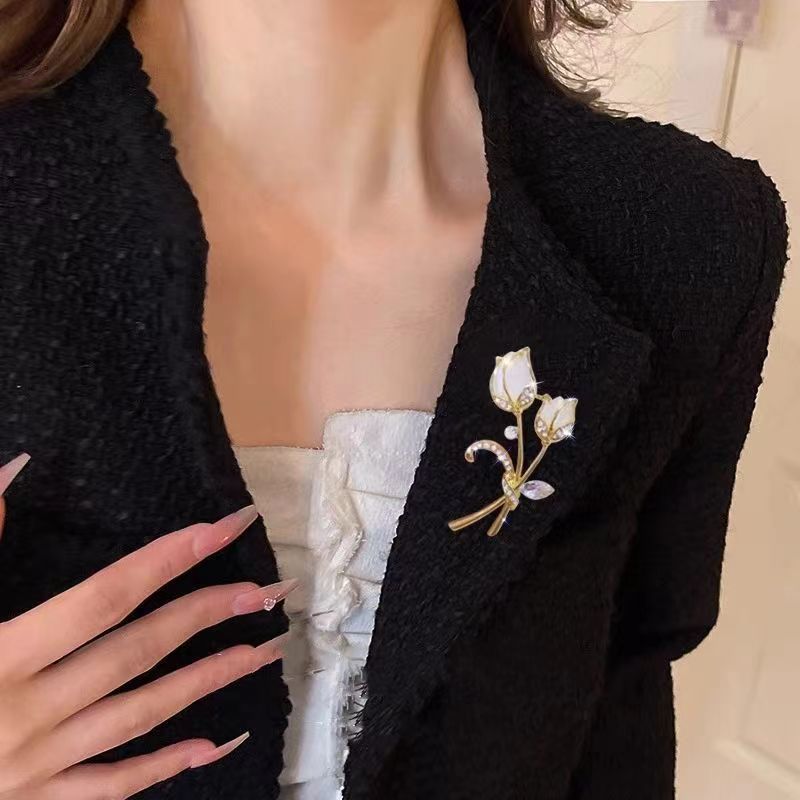 Alfinete de flor elegante para mulher com pérolas estilo coreano_voghion.com