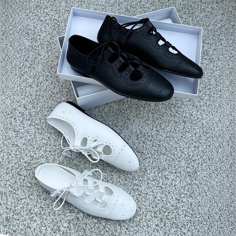 Dongguan Source Factory Spanish Court-Style Sheepskin Women's Shoes with Carved Hollow Lace-Up Flat White Loafers