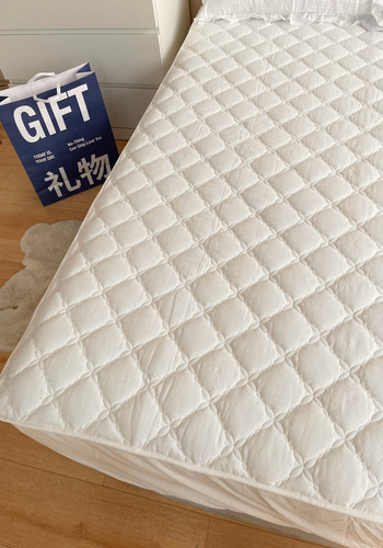 Thickened and high-dyed yarn-dyed washed quilted bed sheet single piece non-slip Simmons mattress protector washed bed cover