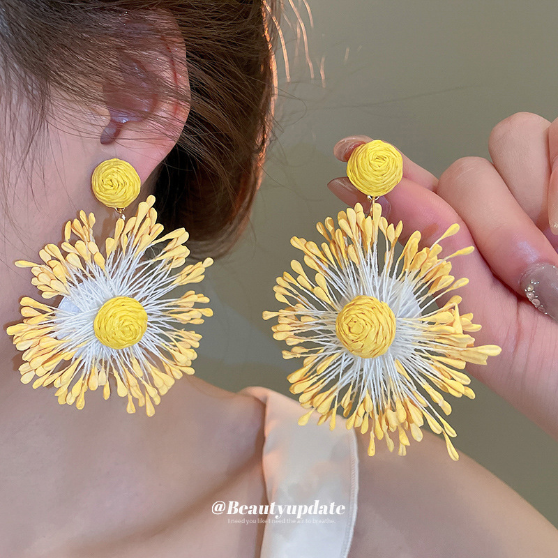 Pendientes de flores tejidos a mano Pendientes de estilo de vacaciones de playa personalizados Pendientes de moda de todo fósforo Sensación de clase alta de nicho