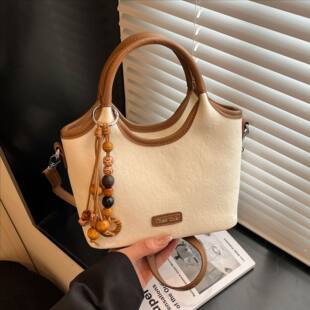 Retro shoulder bag, fashionable one-shoulder bag, city style, western style