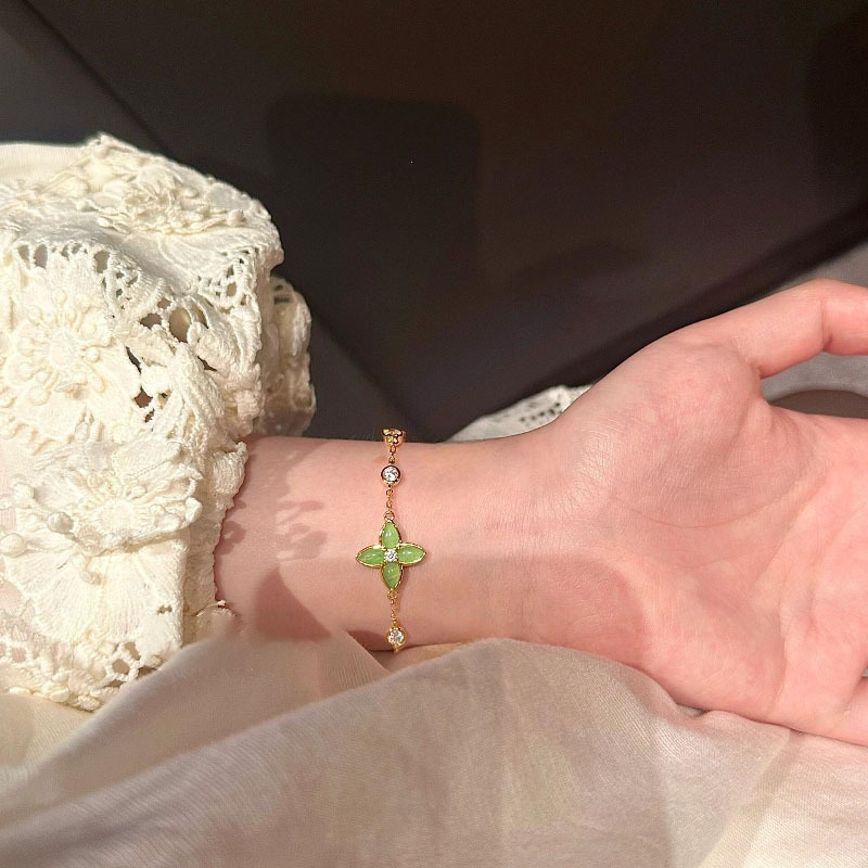 French Retro New Chinese Style Green Chalcedony Jasper Diamond Four-Leaf Clover Bracelet Elegant Temperament Whitening High-End Hand Jewelry