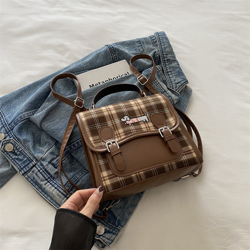Bolsa de estilo universitario para mujeres 2024 otoño nuevo tipo de salchicha para estudiantes de clase bolsa de mano retro