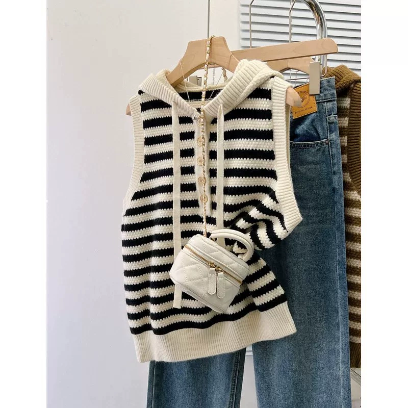 Женский трикотаж с капюшоном и контрастными цветными полосками, осень 2025, новый дизайн, нишевый внешний жилет без рукавов, модный жилет