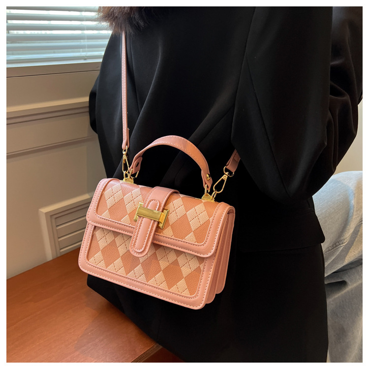 Niche Design Sense Handbag Bag Female 2023 New Rhombus all-match Small square bag high-grade texture one-shoulder Messenger bag_voghion.com