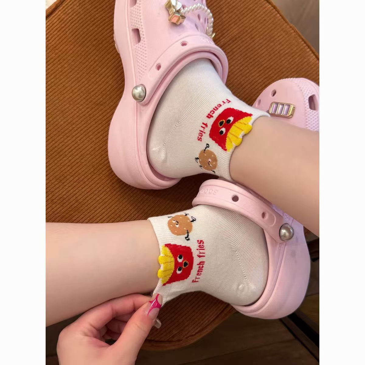 Zhuangyi chicas de moda de dibujos animados chicas estudiantes calcetines rojos calcetines de moda calcetines de barco calcetines al por mayor Zhuji