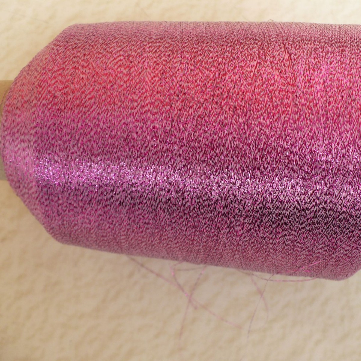 3根加捻金片银片亮线加捻黑色涤纶单丝浅紫亮普通线混纺