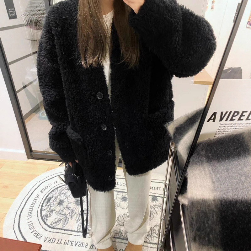 Fur V Neck Lambskin Outwear for Women in Autumn and Winter, Fur Outwear, Lambskin and Fur One-Piece Design, Lazy Style