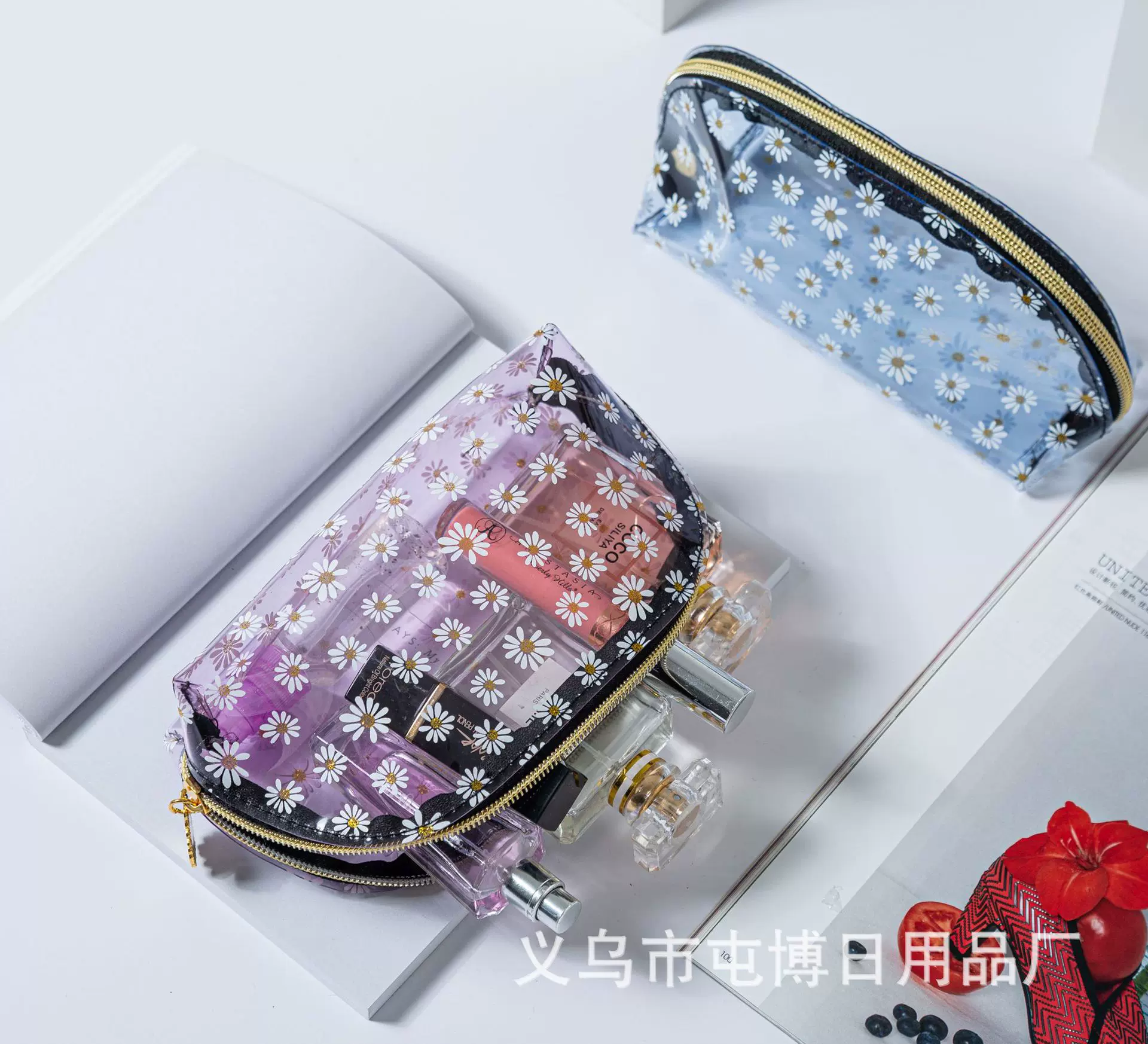 现货小雏菊TPUPVC收纳洗漱小号手拿化妆包手机零钱包