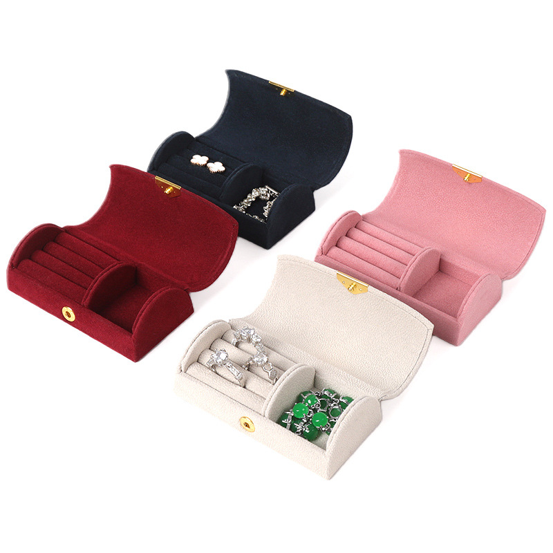 Ventas transfronterizas calientes explosivas portátiles arco delicado perlas vello buckle de oro anillo pendiente collar pequeña caja de almacenamiento de joyas