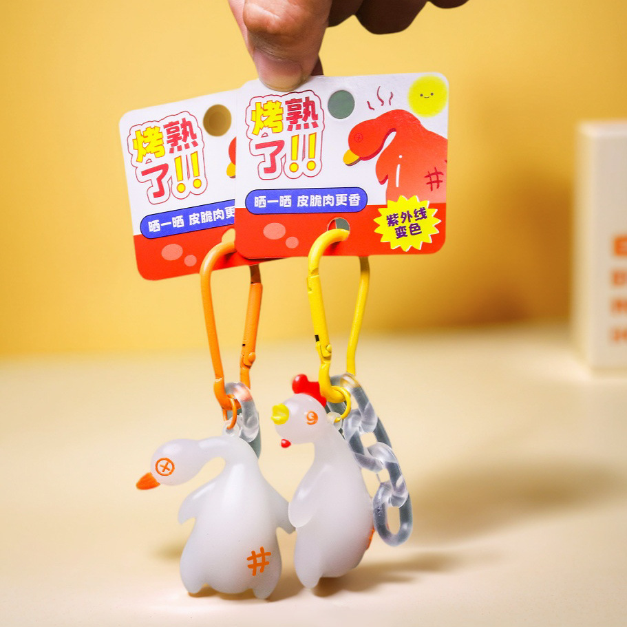 Nuevo llavero de pollo asado de pato asado que cambia de color, juguete que cambia de color ultravioleta creativo, colgante de coche, colgante de mochila escolar para estudiantes