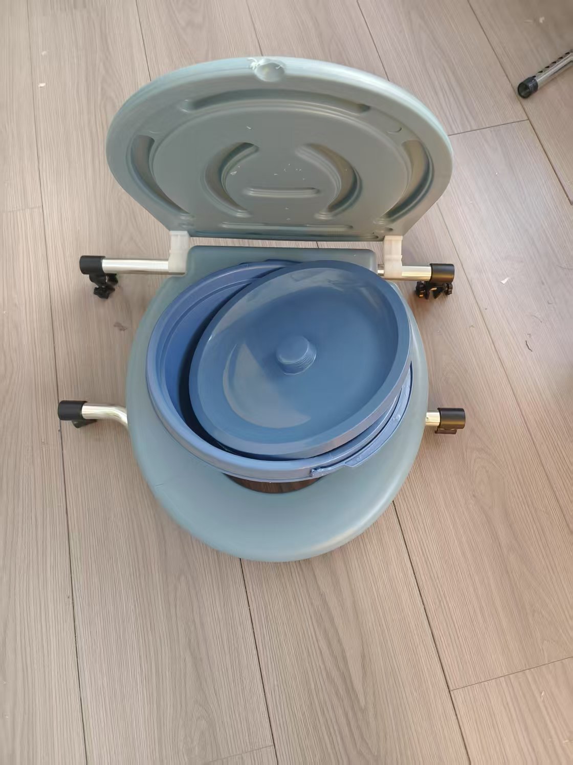 Fabricante de andador de ancianos con ruedas y cojín de cuatro patas andador mayorista de alta y baja ajustable de rehabilitación andador de ancianos